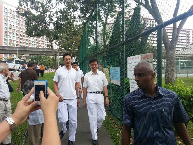 Mr Chan Chun Sing arriving to lend his support. (Yahoo! photo)