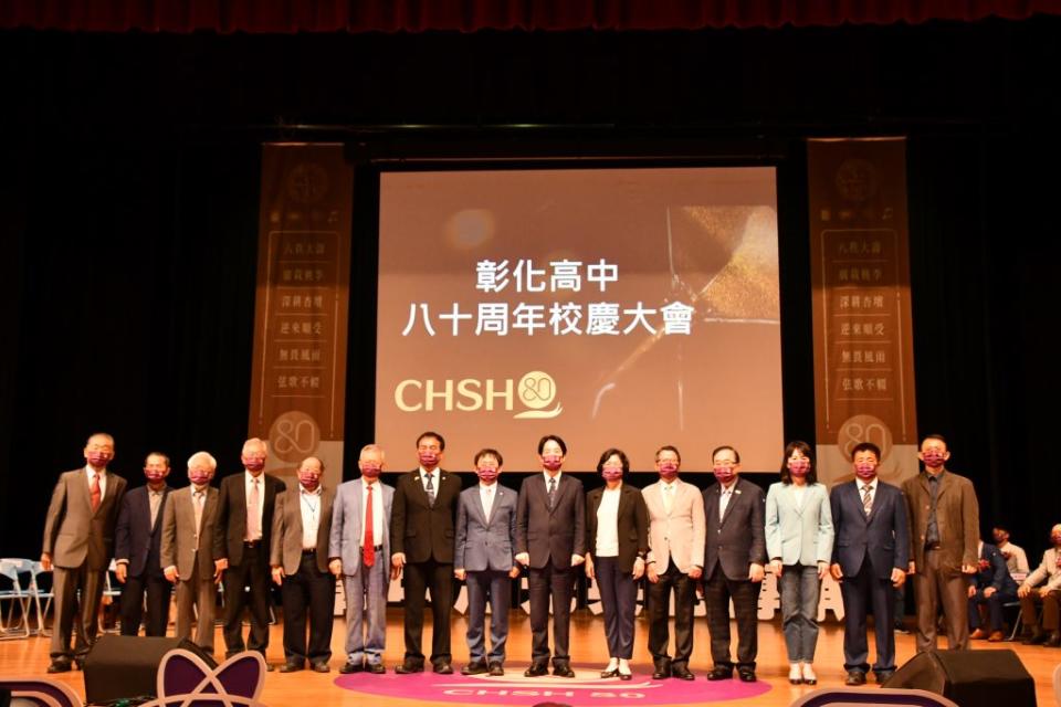 副總統賴清德、彰縣長王惠美等人在彰中雨賢館祝賀彰中八十年週年慶。（記者曾厚銘攝）