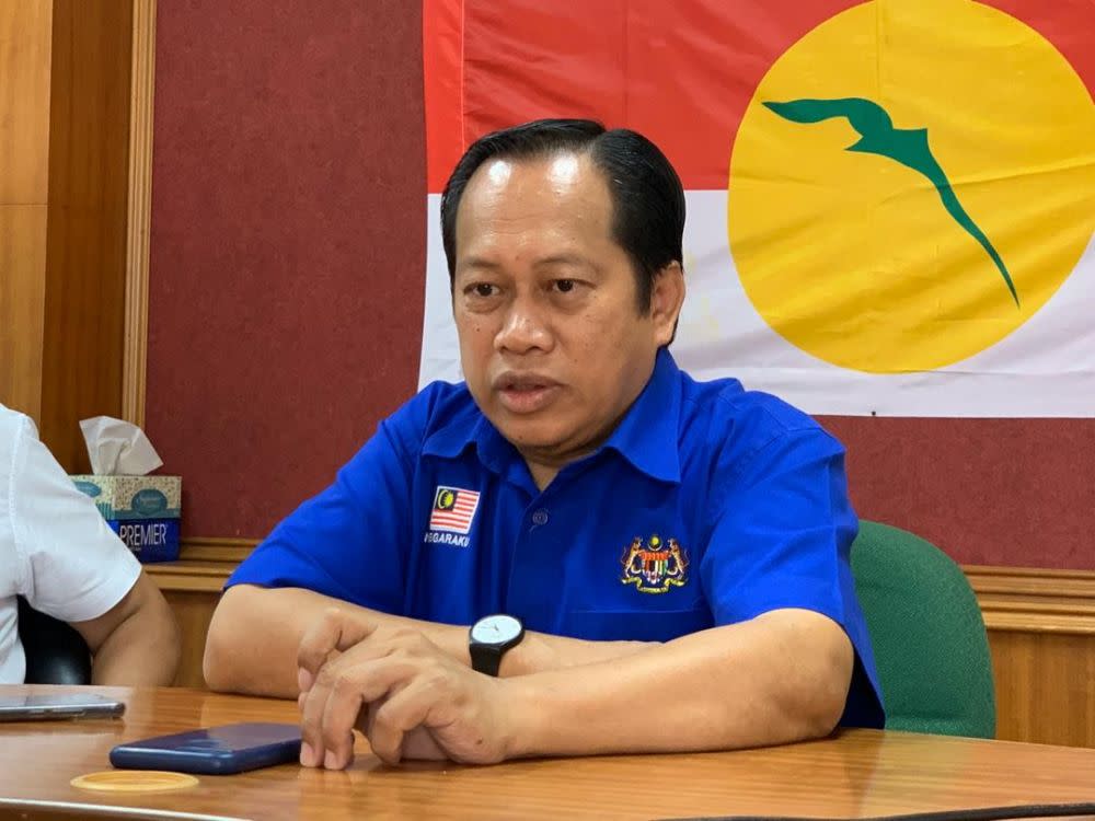 Umno supreme council member Datuk Seri Ahmad Maslan revealed today that the recent MACC compound notice he received was the third time he has been investigated for allegedly receiving money from 1MDB. — Picture by Ben Tan