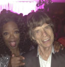 <p>“La primera vez que me encuentro con Mick Jagger y sí, baila como Mick Jagger”, escribió Oprah Winfrey junto a esta foto tras conocer al que era su ídolo. (Foto: Instagram / <a rel="nofollow noopener" href="http://www.instagram.com/oprah/?hl=es" target="_blank" data-ylk="slk:@oprah;elm:context_link;itc:0;sec:content-canvas" class="link ">@oprah</a>). </p>