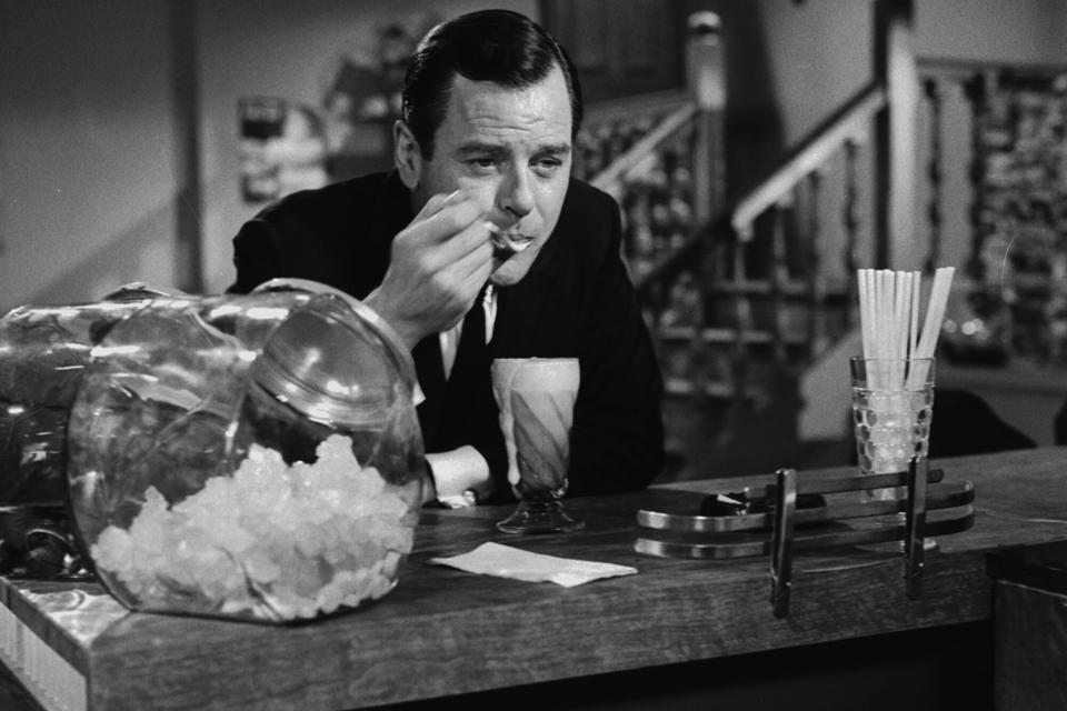 LOS ANGELES - OCTOBER 30: TWILIGHT ZONE episode: "Walking Distance". Air date October 30, 1959. Gig Young as Martin Sloan. (Photo by CBS via Getty Images)