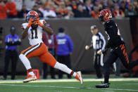 Cleveland Browns' Donovan Peoples-Jones (11) makes a touchdown reception abasing Cincinnati Bengals' Eli Apple (20) during the first half of an NFL football game, Sunday, Nov. 7, 2021, in Cincinnati. (AP Photo/Bryan Woolston)