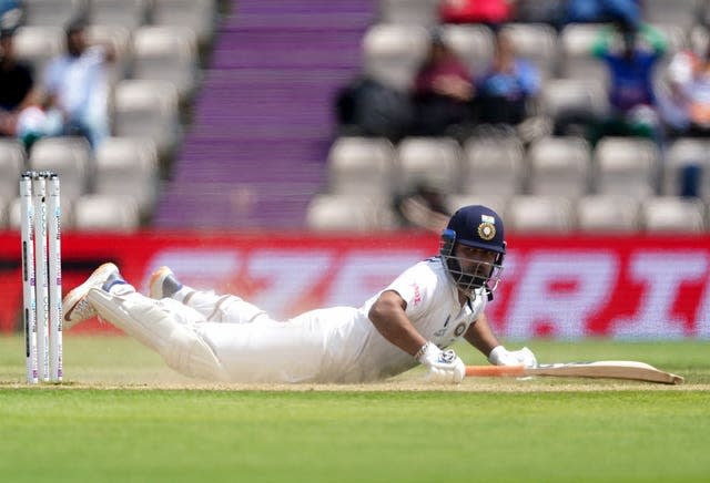 Rishabh Pant survives a run out 