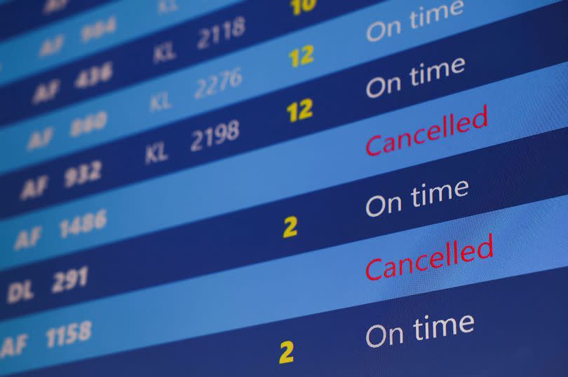 Flights cancelled sign