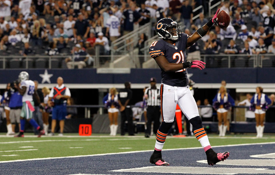 Major Wright #21 of the Chicago Bears celebrates after intercepting the ball against the Dallas Cowboys at Cowboys Stadium on October 1, 2012 in Arlington, Texas. (Photo by Tom Pennington/Getty Images)