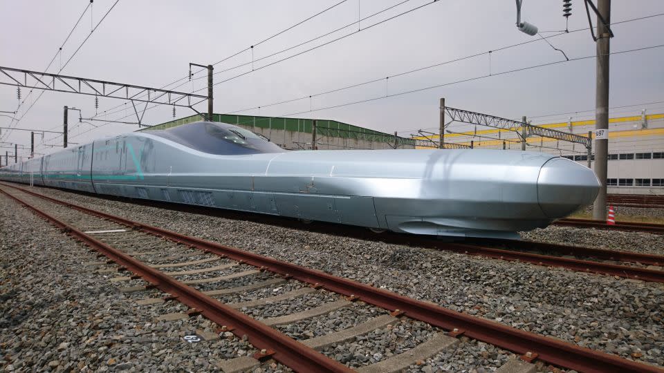 Japan's experimental ALFA-X train.  - JR EAST