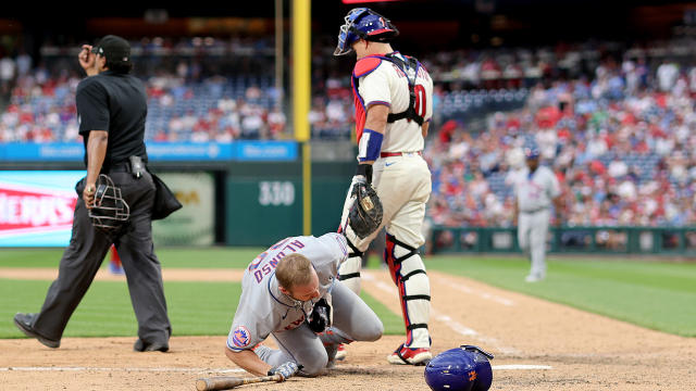 Mets walk 3 batters, hit 2 and make 1 error in 8th-inning meltdown and lose  7-6 to Phillies