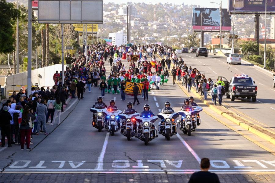 Cerca de 5 mil personas participaron en el Desfile Cívico Militar en Tijuana