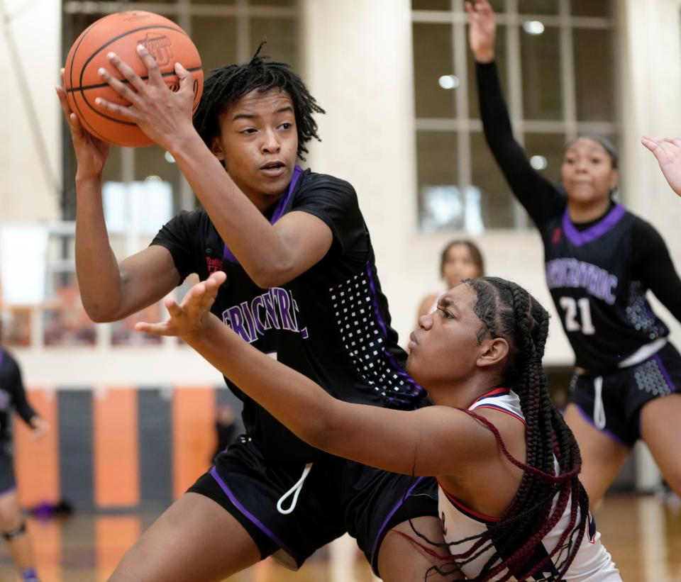 Samairah Thompson had 15 points and eight rebounds to help Africentric beat Cincinnati Country Day 61-50 in a Division III regional semifinal Wednesday at Springfield.