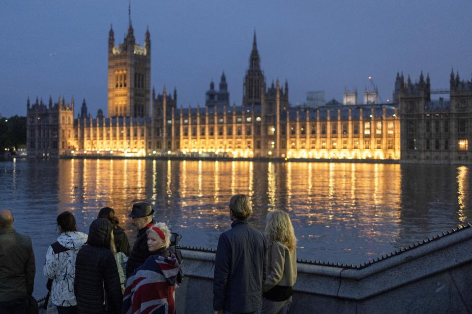 People queue to pay respects to Britain's Queen Elizabeth following her death (REUTERS)