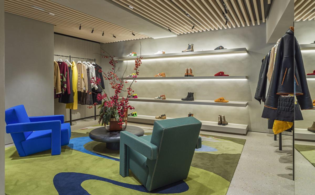 Etam opens first two stores in Singapore