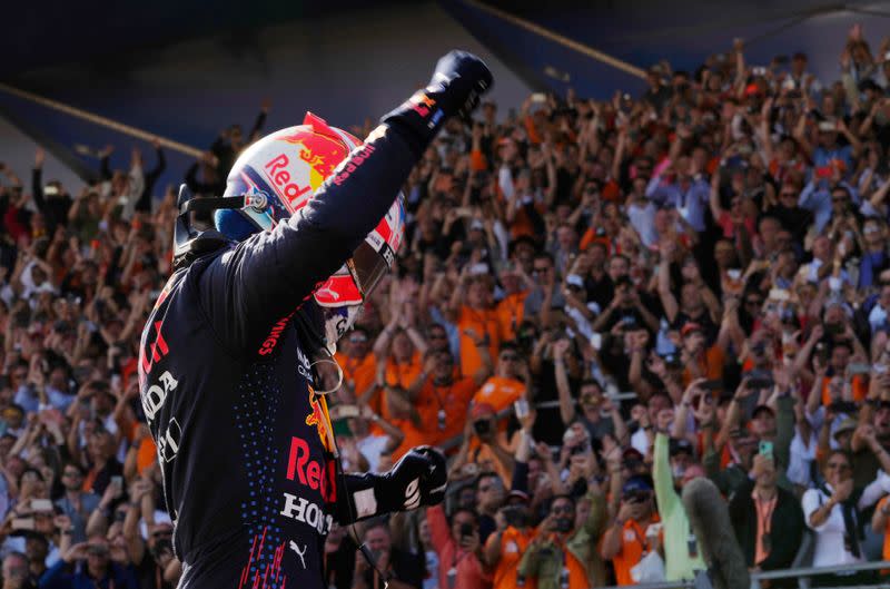 Foto del domingo del piloto de Red Bull Max Verstappen celebrando tras ganar el Gran Premio de Países Bajos