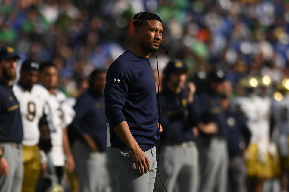 Nov. 12, 2022; Baltimore, Maryland; Notre Dame Fighting Irish head coach Marcus Freeman walks the sidelines during the first half against the <a class="link " href="https://sports.yahoo.com/ncaaw/teams/navy/" data-i13n="sec:content-canvas;subsec:anchor_text;elm:context_link" data-ylk="slk:Navy Midshipmen;sec:content-canvas;subsec:anchor_text;elm:context_link;itc:0">Navy Midshipmen</a> at M&T Bank Stadium. Tommy Gilligan-USA TODAY Sports