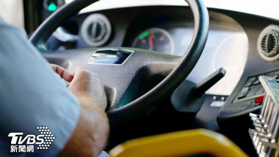 司機緊急煞車害人致死，遭到家屬提告。（示意圖，非當事人／shutterstock達志影像）