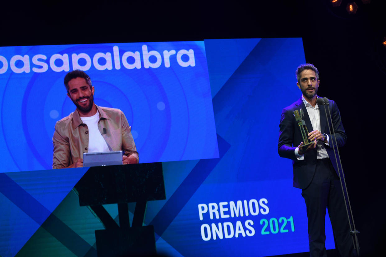 BARCELONA, SPAIN - NOVEMBER 16: Roberto Leal during the gala awards ceremony of the Ondas Awards 2021 which celebrates its 68th edition at the Coliseum Theatre, on November 16, 2021, in Barcelona, Catalonia, Spain.  
 (Photo By Lorena Sopena/Europa Press via Getty Images)