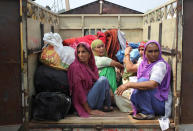 <p>Villagers sit inside a vehicle as they evacuate their village near the border with Pakistan in Akhnoor, northwest of Jammu, India, Oct. 1, 2016. (Photo: Reuters/Mukesh Gupta/Reuters)</p>