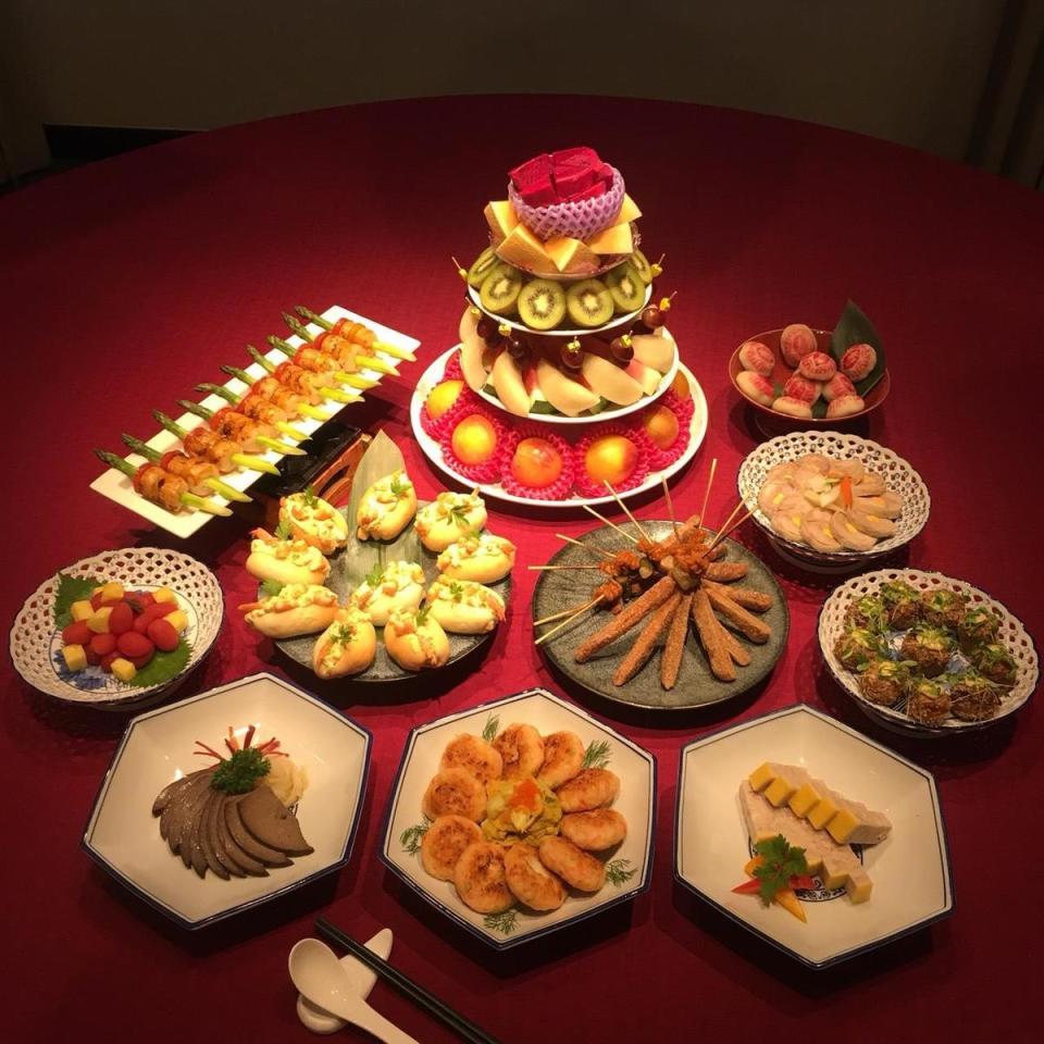 辦桌宴會端出9品料理、甜品、水果與特色飲料。（Cookmania提供）