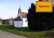 Ein äußerst skurriler Fall unter den bayrischen Ortsnamen ist Katzenhirn, ein Ortsteil von Mindelheim im Landkreis Unterallgäu. Woher der Name stammt, ist nicht geklärt – über eine lange Zeit trugen allerdings die Besitzer der Siedlung diesen Nachnamen.