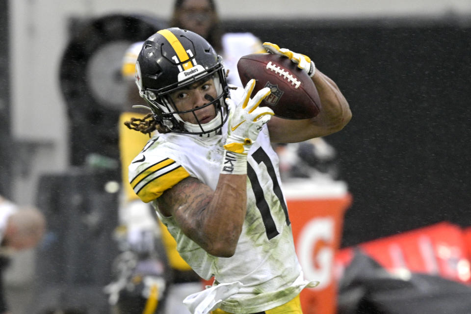 Pittsburgh Steelers wide receiver Chase Claypool (11) makes a reception against the Jacksonville Jaguars during the second half of an NFL football game, Sunday, Nov. 22, 2020, in Jacksonville, Fla. (AP Photo/Phelan M. Ebenhack)