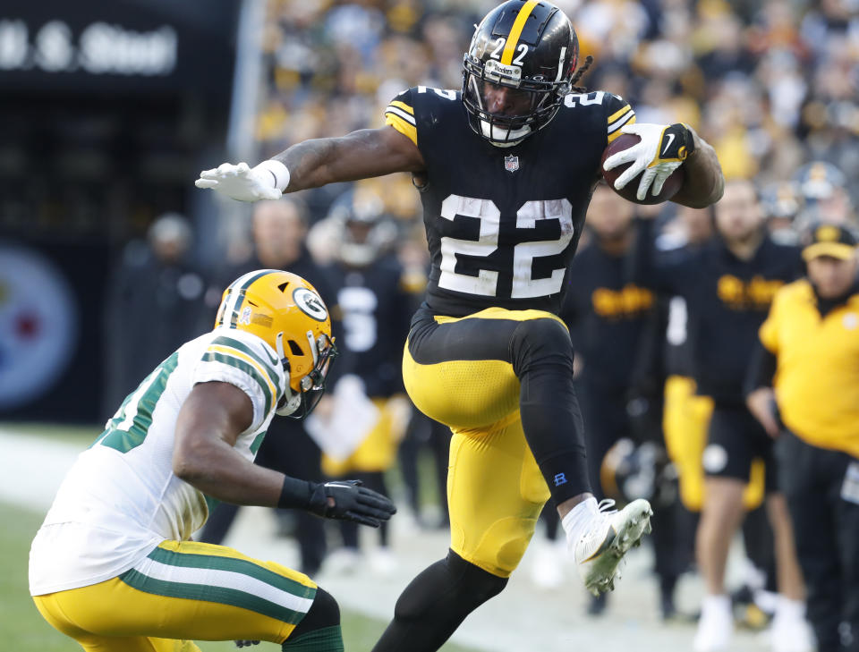 Nov 12, 2023; Pittsburgh, Pennsylvania, USA; Pittsburgh Steelers running back Najee Harris (22) runs the ball against Green Bay Packers safety <a class="link " href="https://sports.yahoo.com/nfl/players/30321" data-i13n="sec:content-canvas;subsec:anchor_text;elm:context_link" data-ylk="slk:Rudy Ford;sec:content-canvas;subsec:anchor_text;elm:context_link;itc:0">Rudy Ford</a> (20) during the fourth quarter at Acrisure Stadium. Pittsburgh won 23-19. Mandatory Credit: Charles LeClaire-USA TODAY Sports