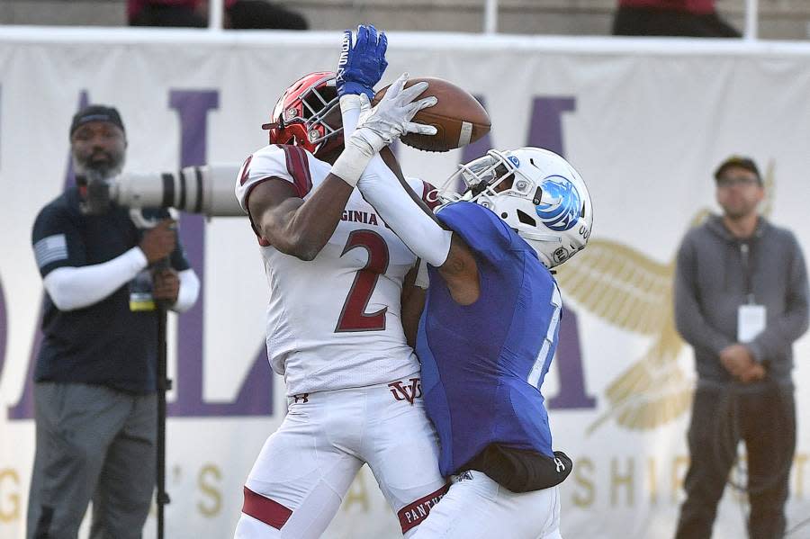 Fayetteville State’s Tyren Belcher (1) defends the pass to Virginia Union’s Said Sidibe (2) in the 2023 CIAA Football Championships Saturday in Salem, Virginia. (Credit: Steven Worthy / USA Today Network)