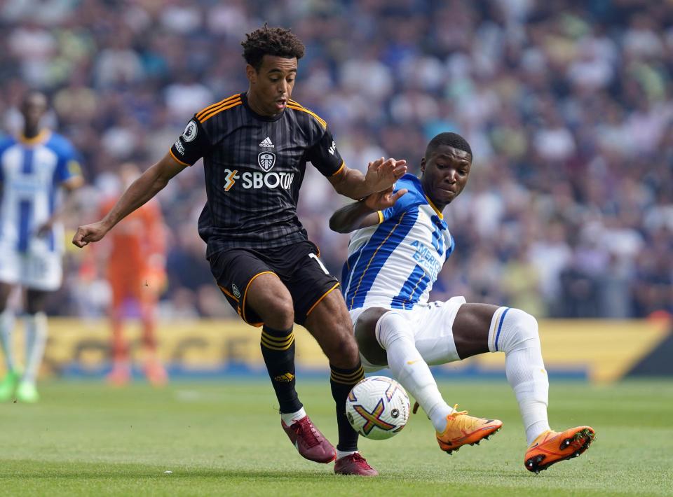 Leeds' Tyler Adams, left, and Brighton and Hove Albion's Moises Caicedo battle for the ball during the English Premier League match between Leeds and Brighton at the AMEX Stadium in Brighton, England, Saturday Aug. 27, 2022. (Gareth Fuller/PA via AP)