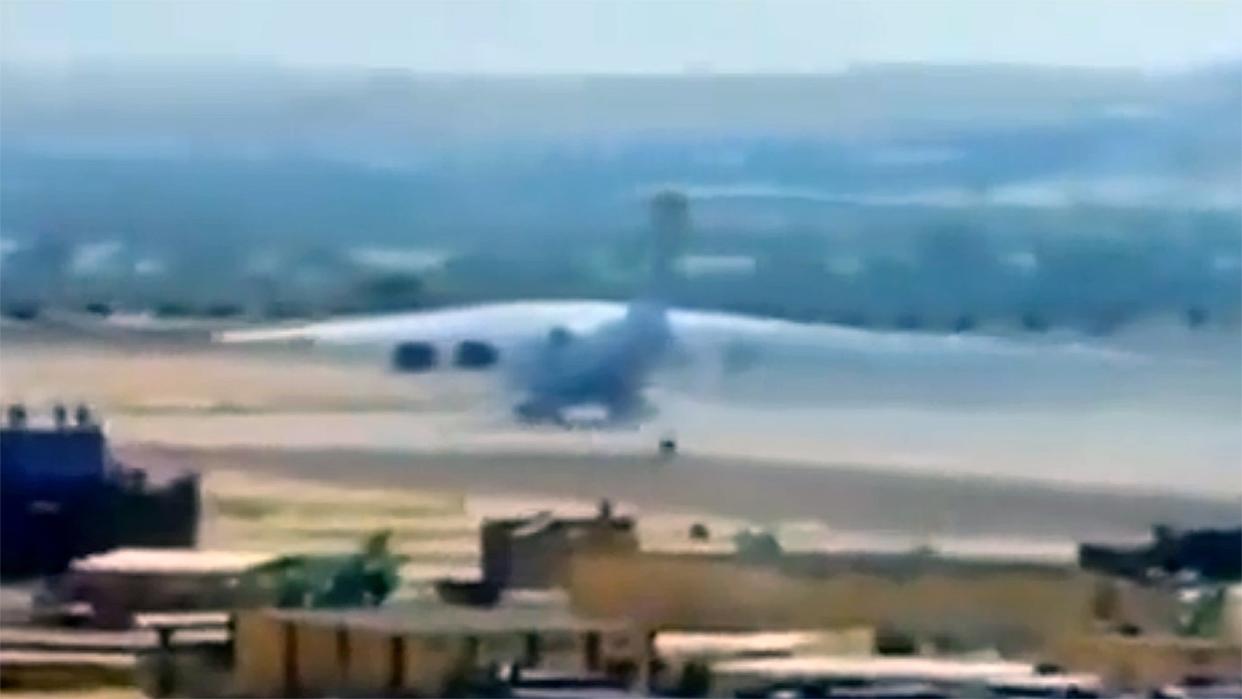 Il-76 Cargo Jet's Disastrous Landing In Mali Captured On Video photo