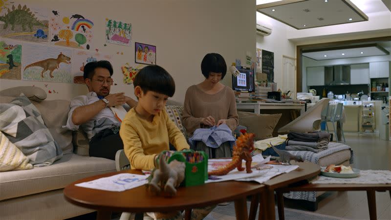 黃健瑋（左）和蔡亘晏（右）現實生活也是夫妻。（圖／Netflix提供）