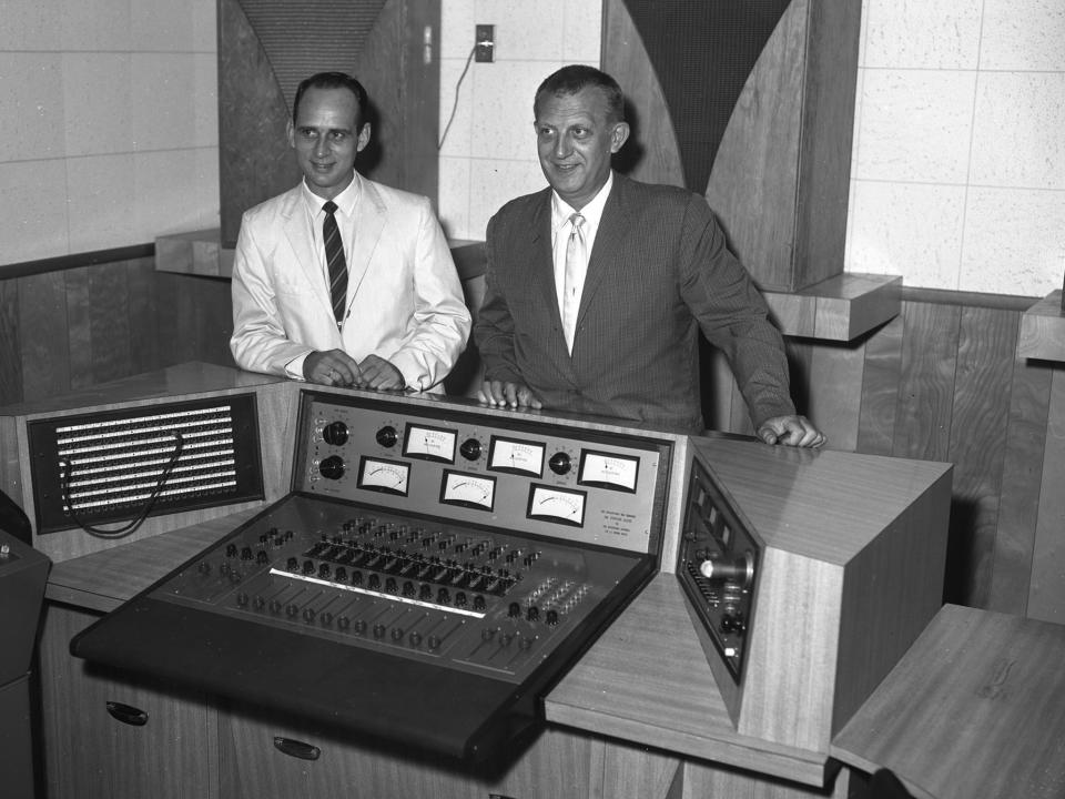 Innovator: engineer Glenn Snoddy, left, and Owen Bradley in Bradley Studio control room: Country Music Hall of Fame and Museum/Getty
