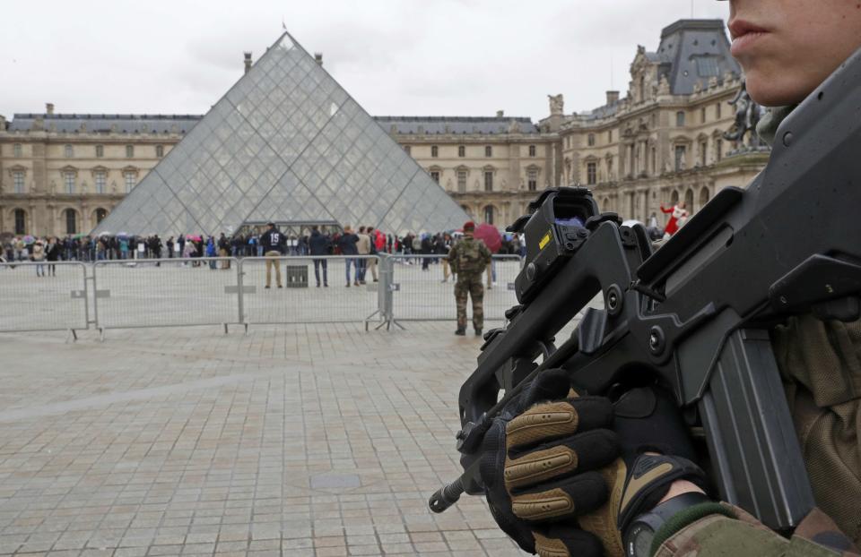 FILE PHOTO - French army paratroopers patrol near the Louvre museum in Paris, France, March 30, 2016. REUTERS/Philippe Wojaze/File photo