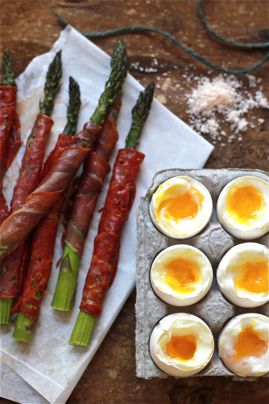 <strong>Get the <a href="http://www.theclevercarrot.com/2013/06/soft-boiled-eggs-with-asparagus-soldiers/" target="_blank">Soft-Boiled Eggs with Asparagus Soilders recipe</a>&nbsp;from The Clever Carrot</strong>