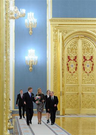 Netherlands' King Willem-Alexander and Queen Maxima meet Russian President Vladimir Putin in Moscow November 8, 2013. REUTERS/Michael Klimentyev/RIA Novosti/Kremlin