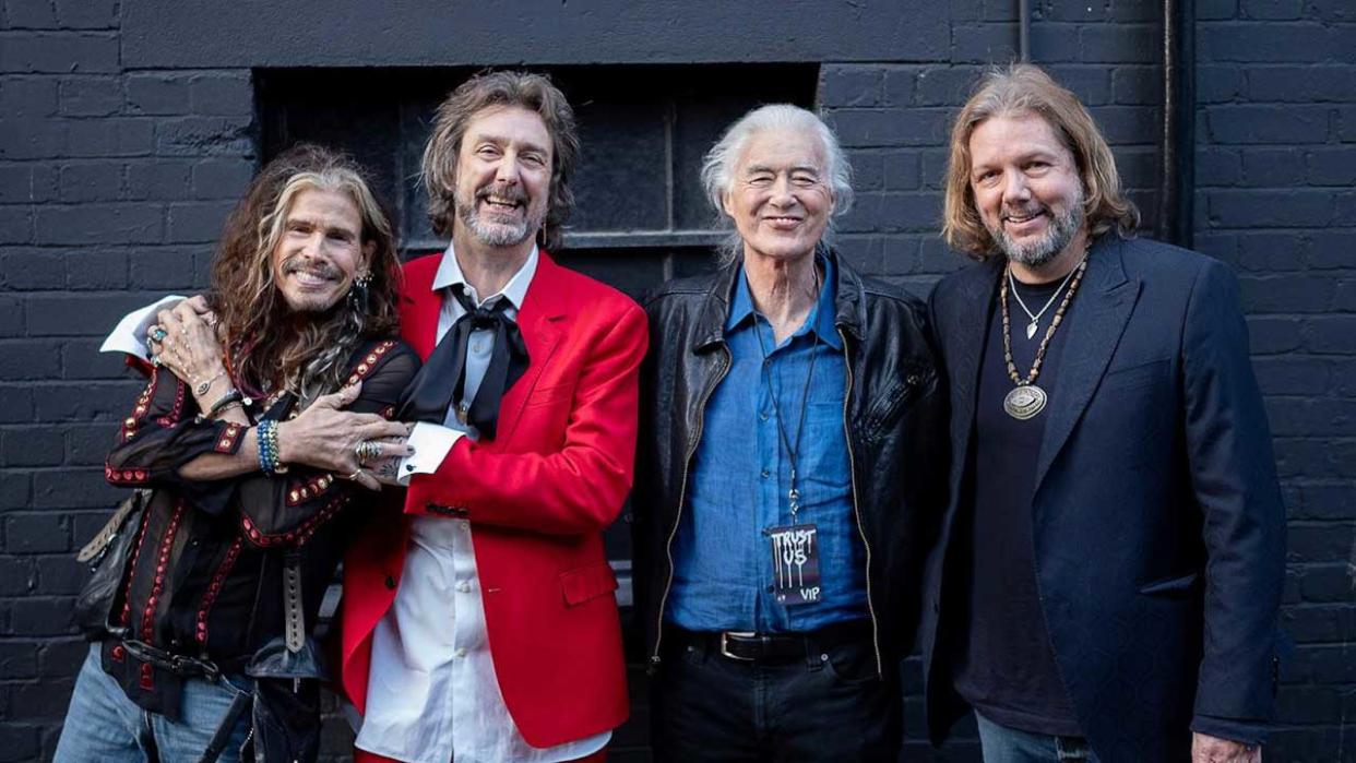  Jimmy Page and Steven Tyler with the Black Crowes outside the Evintim Apollo, Hammersmith, London. 