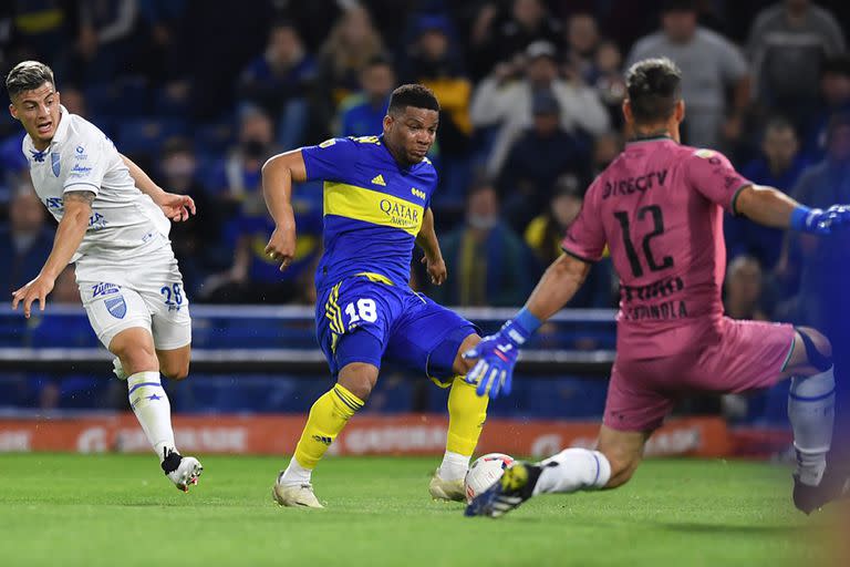 Frank Fabra, en un buen momento en Boca, que este domingo visitará a Vélez.