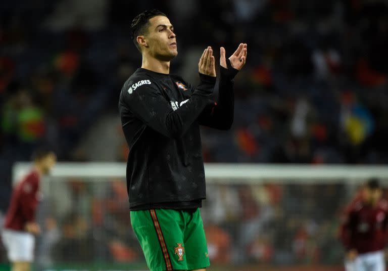 Cristiano Ronaldo, en los ejercicios precompetitivos de la selección de Portugal, que se enfrenta con Turquía