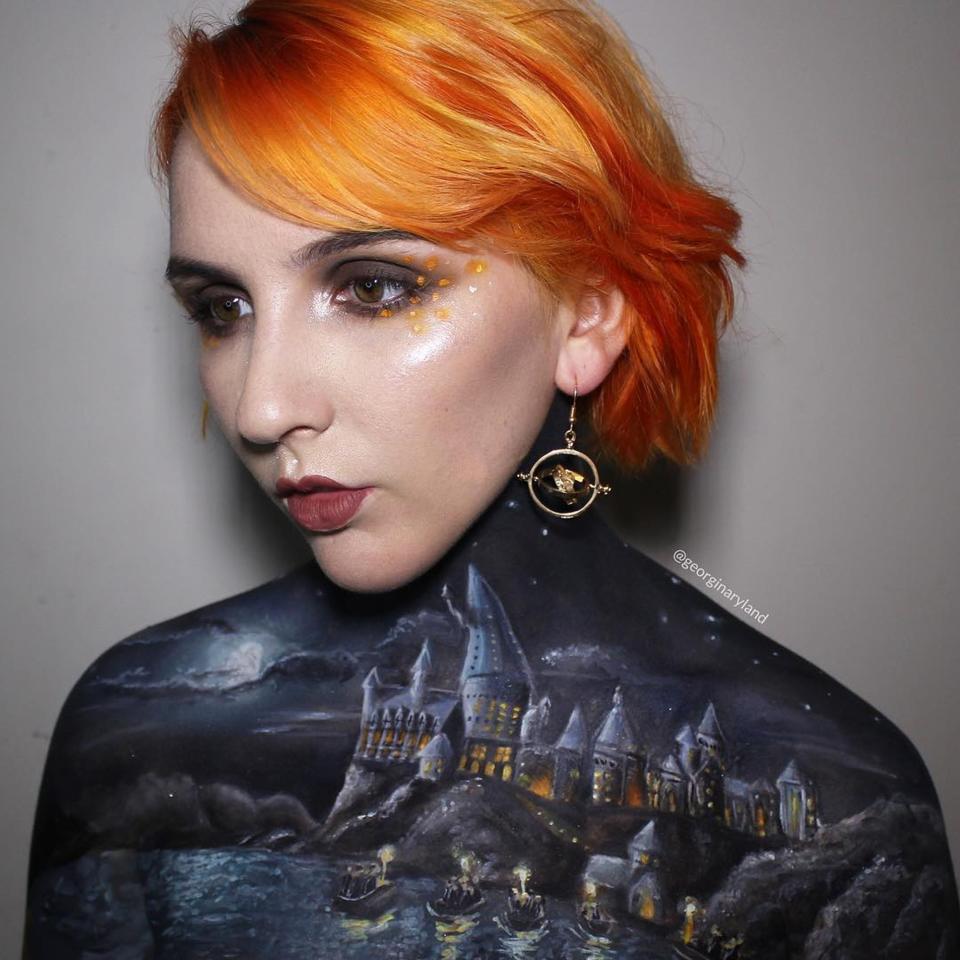 Beauty Blogger Georgina Ryland Transformed Her Body into Hogwarts from "Harry Potter"