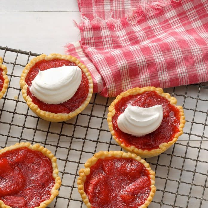 Winnie's Mini Rhubarb & Strawberry Pies