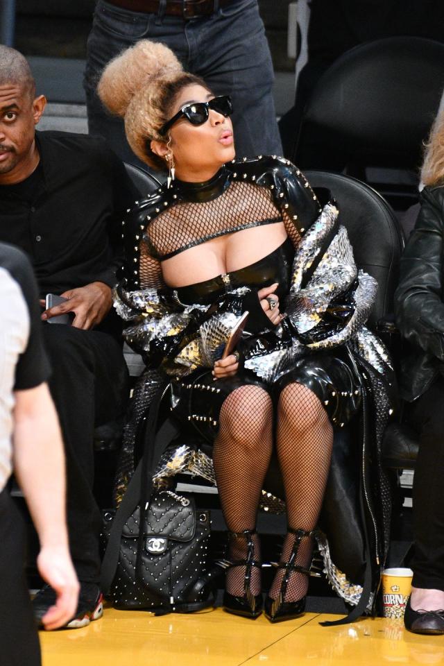 Nicki Minaj Wears Balenciaga Spiked Heels at Lakers Game – Pochta News