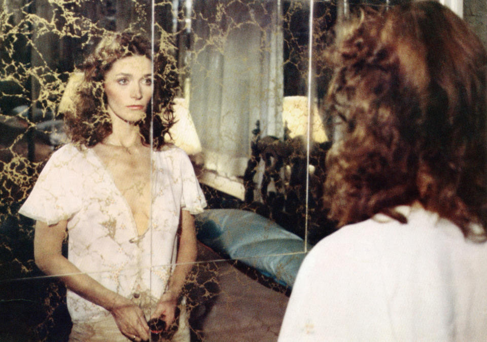 Margot Kidder looks into a mirror at herself