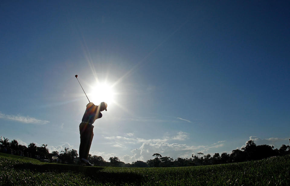 PALM BEACH GARDENS, FL - MARCH 02:  Tiger Woods hits his tee shot on the 12th hole during the second round of the Honda Classic at PGA National on March 2, 2012 in Palm Beach Gardens, Florida.  (Photo by Mike Ehrmann/Getty Images)