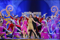 Anushka Sharma brought the '20s era to the IIFA stage. Image: Twitter.com/IIFA