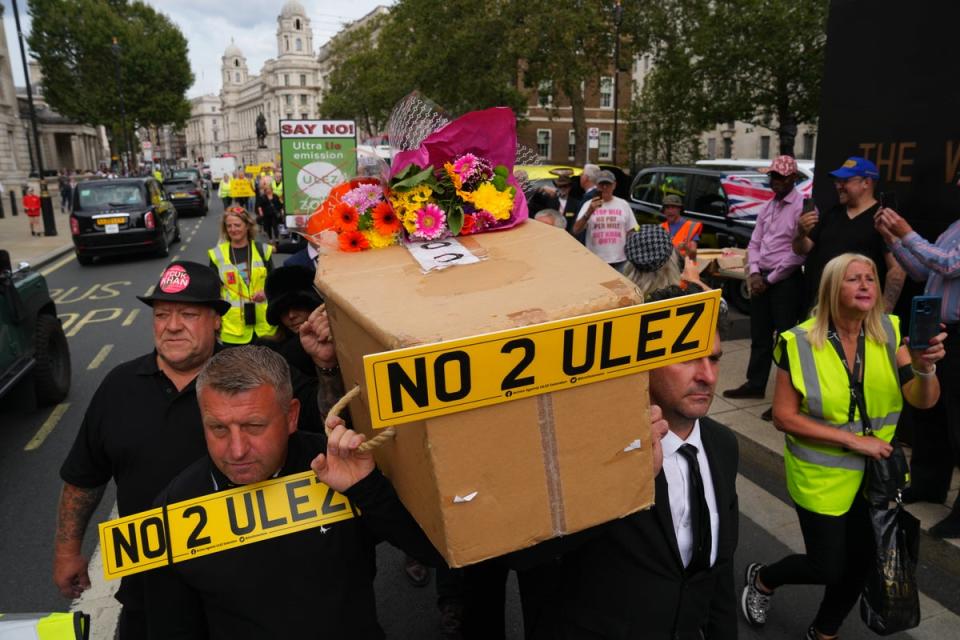 Anti-Ulez protesters outside Downing Street (Getty Images)