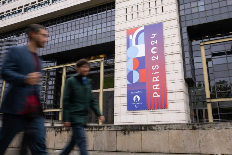 Una pancarta de los Juegos Olímpicos y Paralímpicos de París-2024, fotografiada el 28 de mayo de 2024 en el ministerio de Economía y Finanzas de Francia (Antonin Utz)