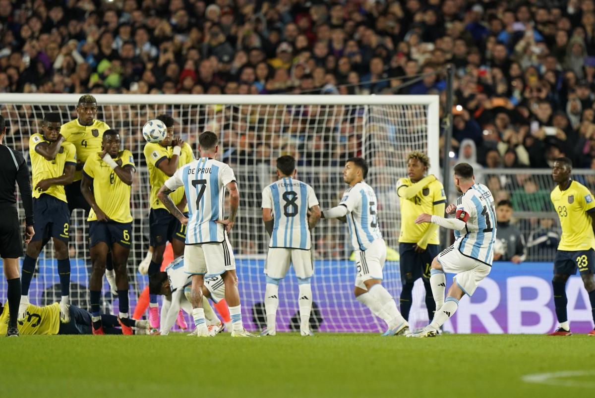 Video of Messi scoring when Argentina defeated Ecuador in the South American qualifiers