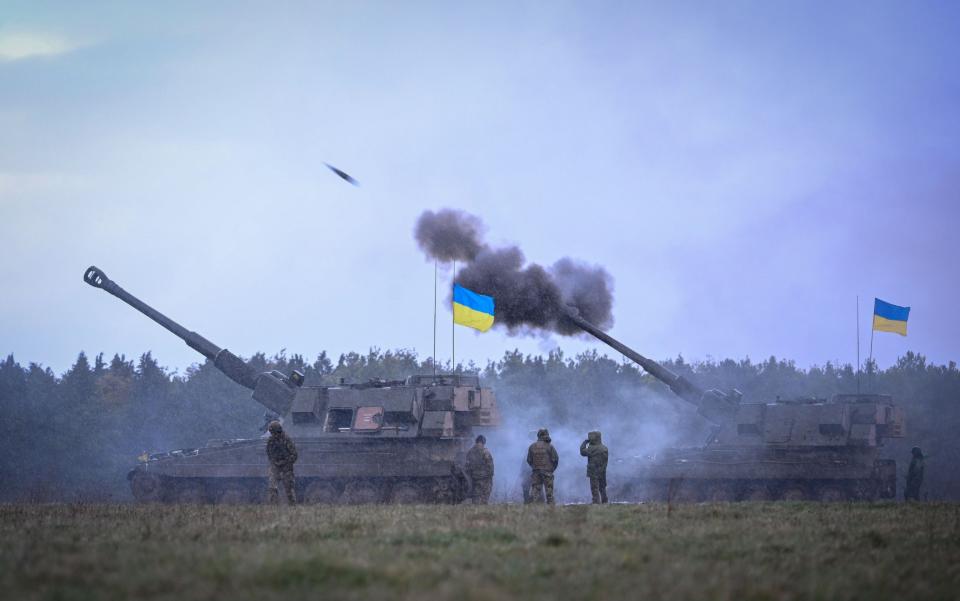 Ukrainian personnel live-firing the guns for the first time, under the supervision of their British Army instructors, at a British Army training facility. - Finnbarr Webster/Getty Images Europe