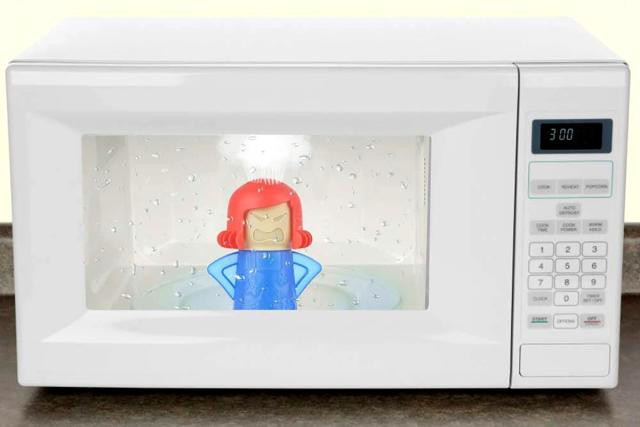 An Angry Lady Cleans My Microwave 