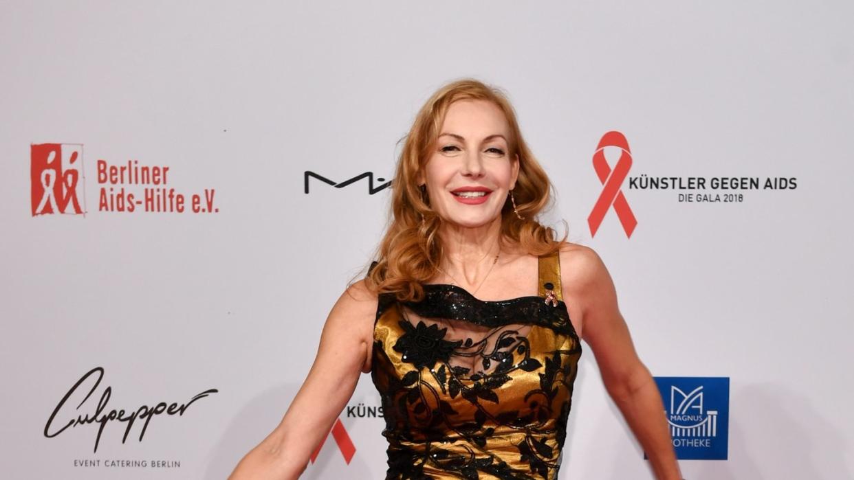 Ute Lemper bei der Benefizgala «Künstler gegen Aids» im Berliner Theater des Westens. Foto: Jens Kalaene