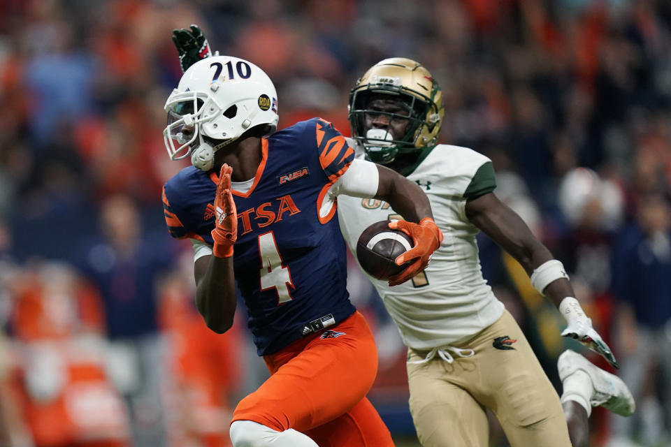 UTSA wide receiver Zakhari Franklin, left, runs past UAB cornerback Starling Thomas V for a touchdown after making a catch during the second half of an NCAA college football game, Saturday, Nov. 20, 2021, in San Antonio. (AP Photo/Eric Gay)