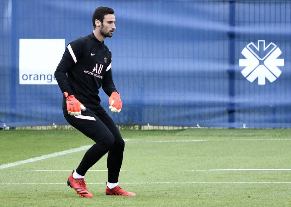 Portier remplaçant du PSG depuis son arrivée à Paris en 2020, après une année de prêt, Sergio Rico est hospitalisé en Espagne dans « un état grave » selon son club. 