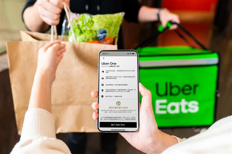 Uber Eats祭出11/23-12/6不須輸入優惠序號「八方雲集買1送1」。（圖／Uber Eats提供）